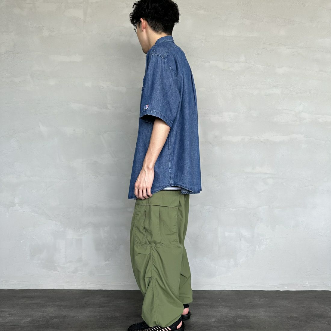 Fanatics [ファナティクス] 別注 ワンポイント刺繍ロゴ ボタンダウンシャツ [ML2124SS2-JF] DENIM/LA &&モデル身長：168cm 着用サイズ：L&&