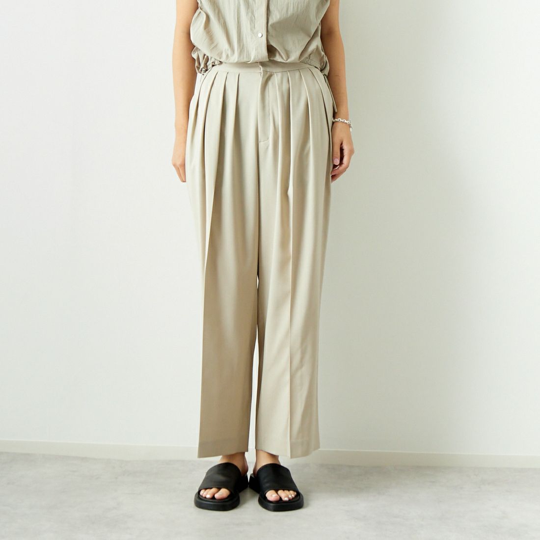 033 ﾍﾞｰｼﾞｭ&&モデル身長：167cm 着用サイズ：36&&