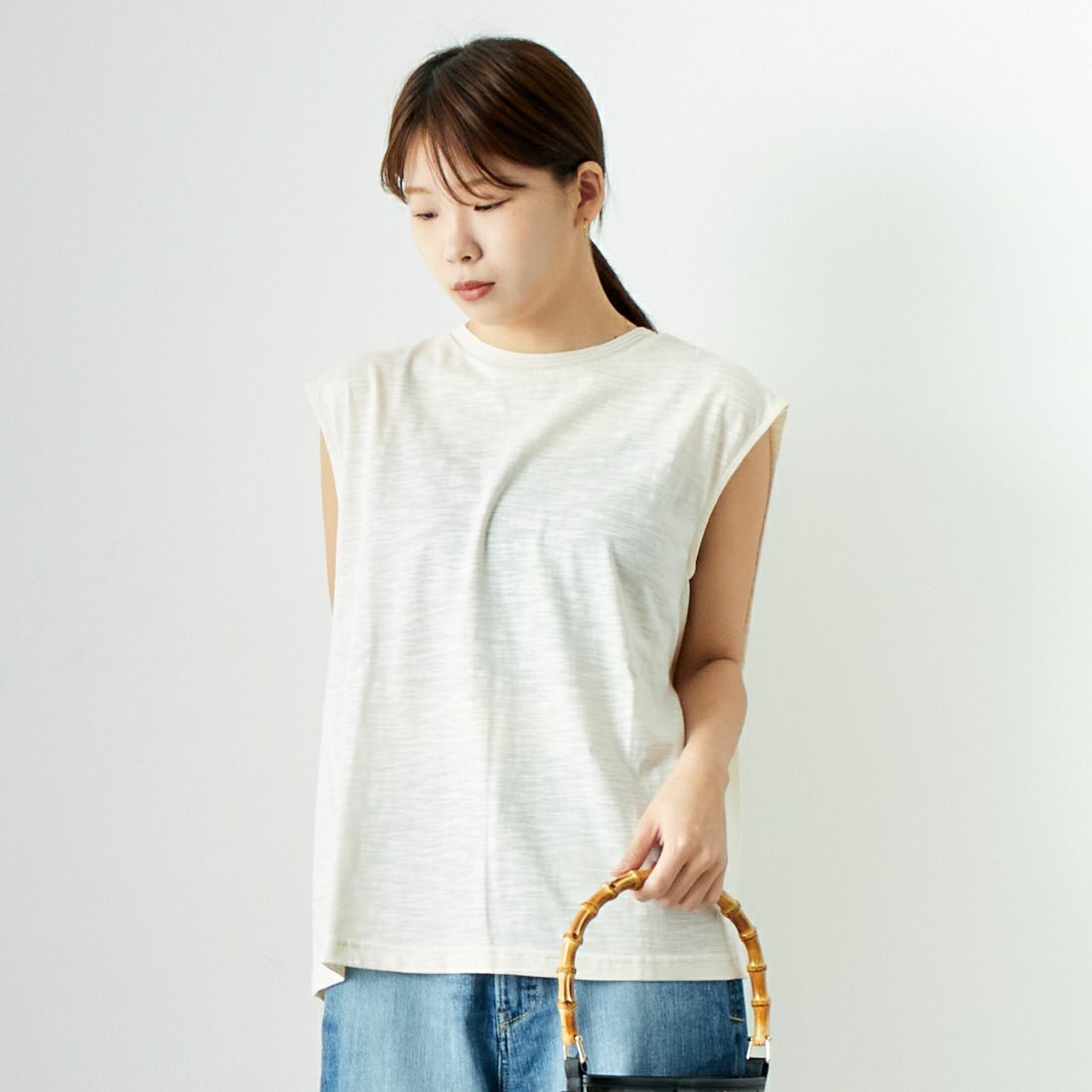 Jf Ready Made [ジェイエフレディメイド] サイドスリットTシャツ [04244-AD] OFF &&モデル身長：167cm 着用サイズ：F&&