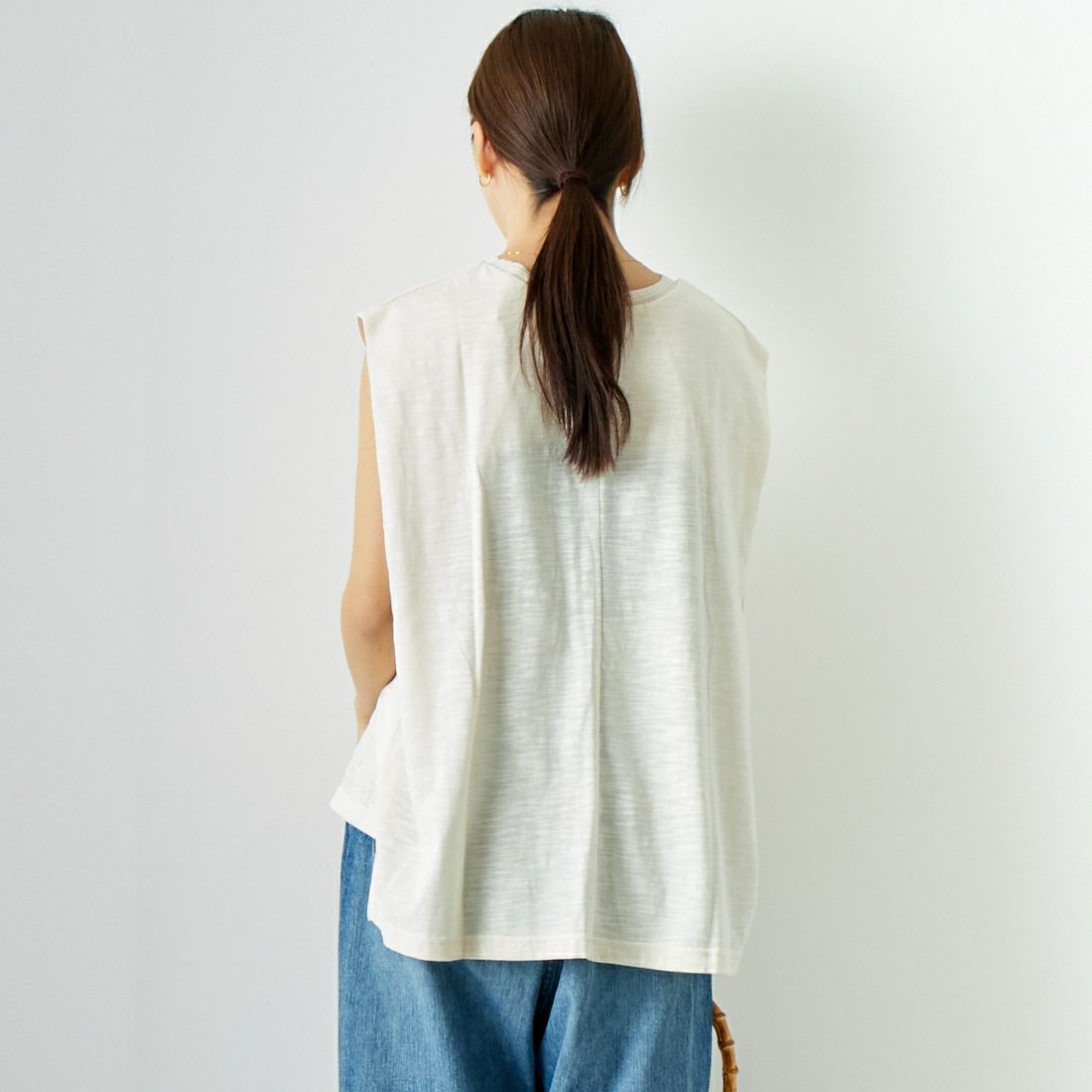 Jf Ready Made [ジェイエフレディメイド] サイドスリットTシャツ [04244-AD] OFF &&モデル身長：167cm 着用サイズ：F&&