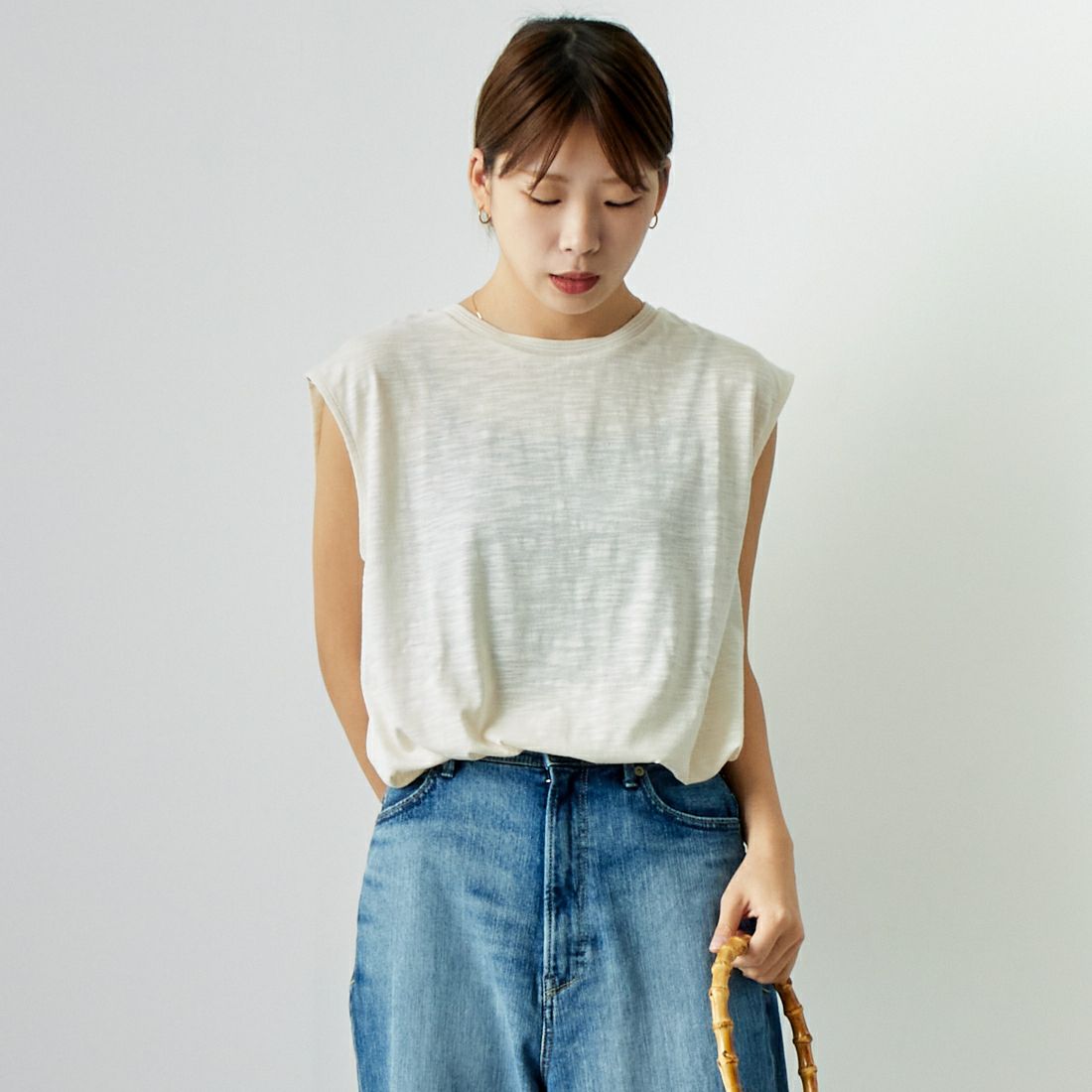 Jf Ready Made [ジェイエフレディメイド] サイドスリットTシャツ [04244-AD] OFF &&モデル身長：167cm 着用サイズ：F&&