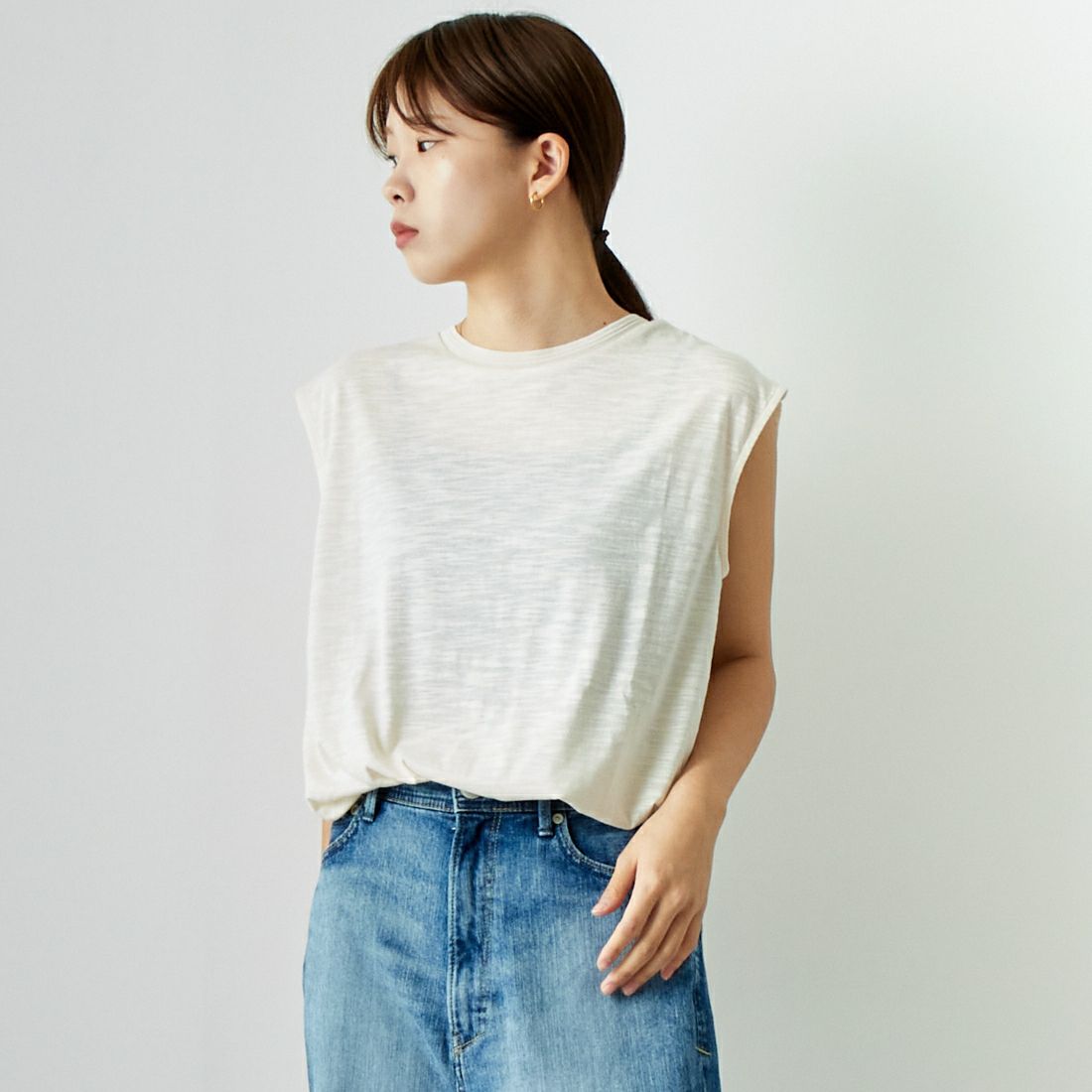 Jf Ready Made [ジェイエフレディメイド] サイドスリットTシャツ [04244-AD] OFF &&モデル身長：167cm 着用サイズ：F&&