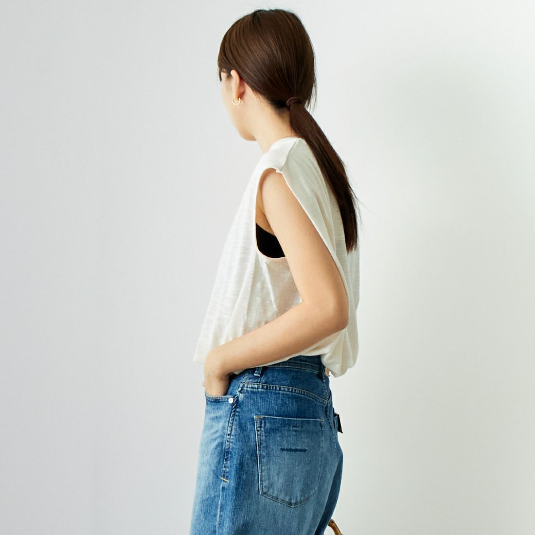 Jf Ready Made [ジェイエフレディメイド] サイドスリットTシャツ [04244-AD] OFF &&モデル身長：167cm 着用サイズ：F&&