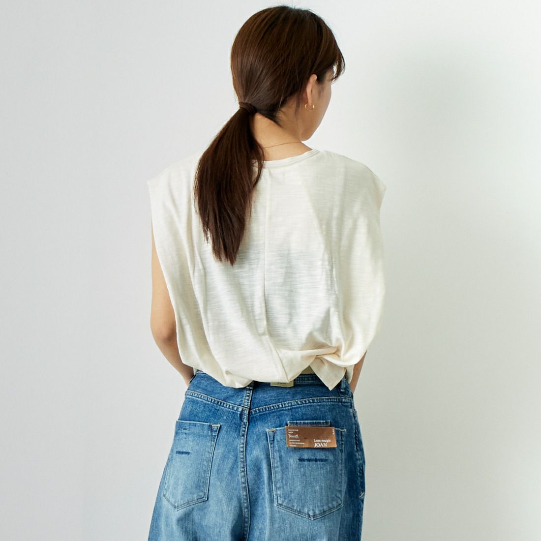 Jf Ready Made [ジェイエフレディメイド] サイドスリットTシャツ [04244-AD] OFF &&モデル身長：167cm 着用サイズ：F&&