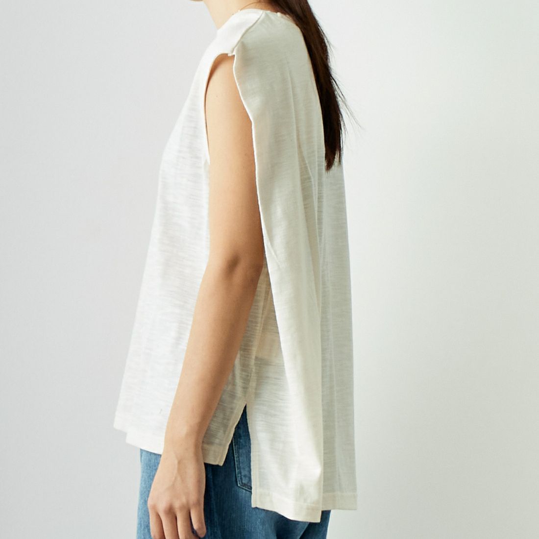 Jf Ready Made [ジェイエフレディメイド] サイドスリットTシャツ [04244-AD] OFF &&モデル身長：167cm 着用サイズ：F&&