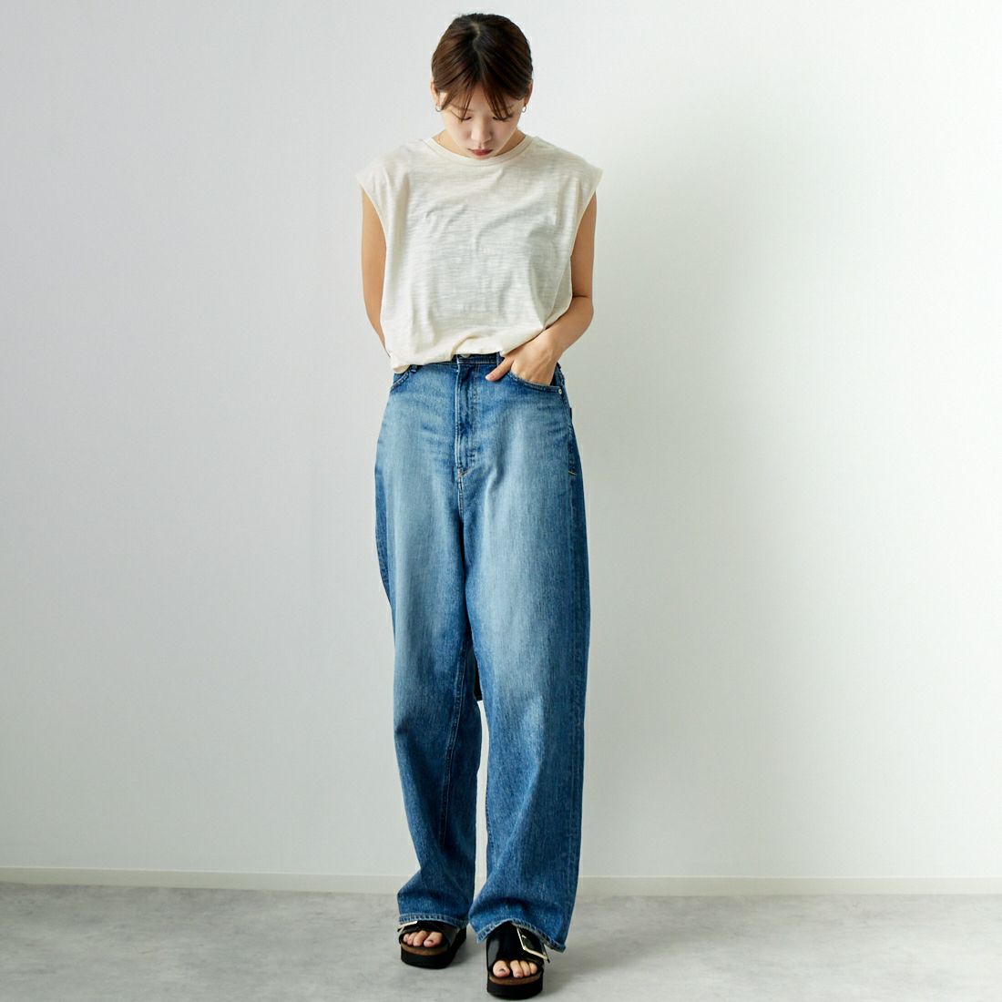 Jf Ready Made [ジェイエフレディメイド] サイドスリットTシャツ [04244-AD] OFF &&モデル身長：167cm 着用サイズ：F&&