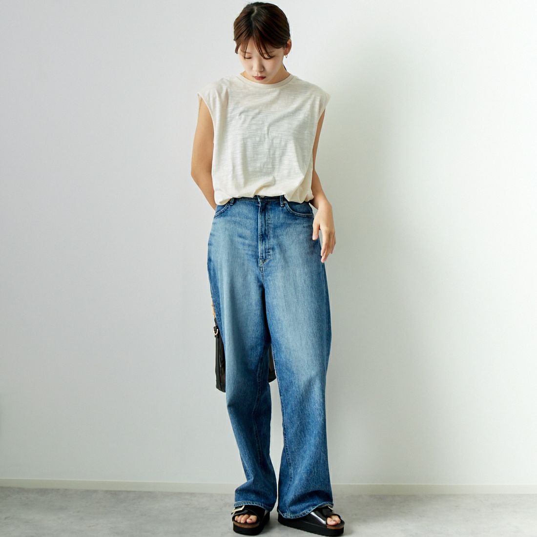 Jf Ready Made [ジェイエフレディメイド] サイドスリットTシャツ [04244-AD] OFF &&モデル身長：167cm 着用サイズ：F&&