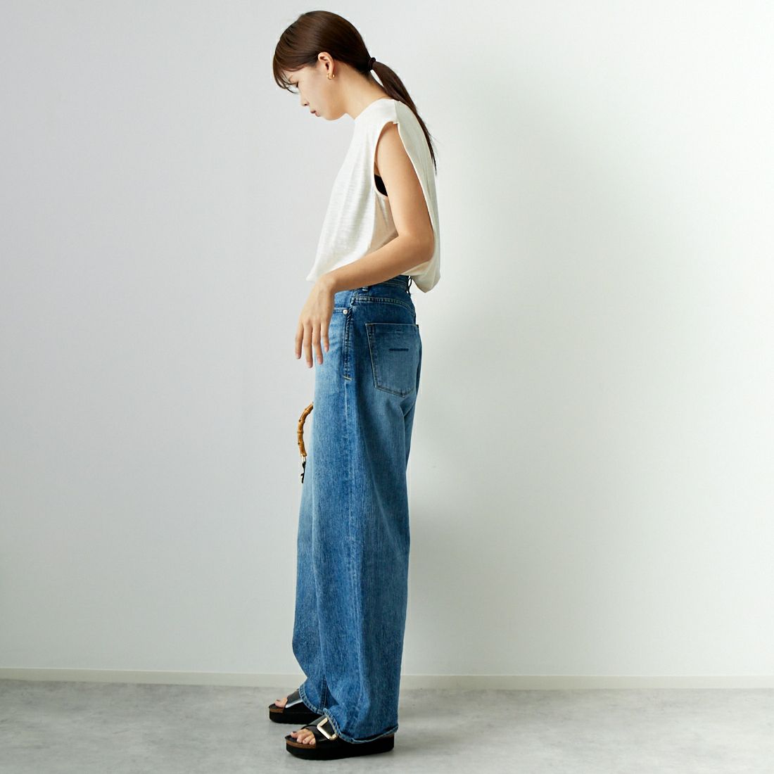 Jf Ready Made [ジェイエフレディメイド] サイドスリットTシャツ [04244-AD] OFF &&モデル身長：167cm 着用サイズ：F&&