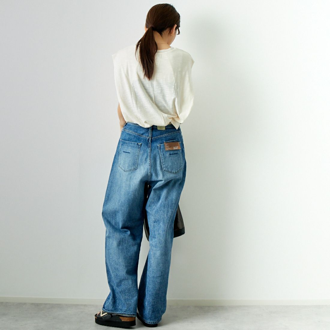 Jf Ready Made [ジェイエフレディメイド] サイドスリットTシャツ [04244-AD] OFF &&モデル身長：167cm 着用サイズ：F&&