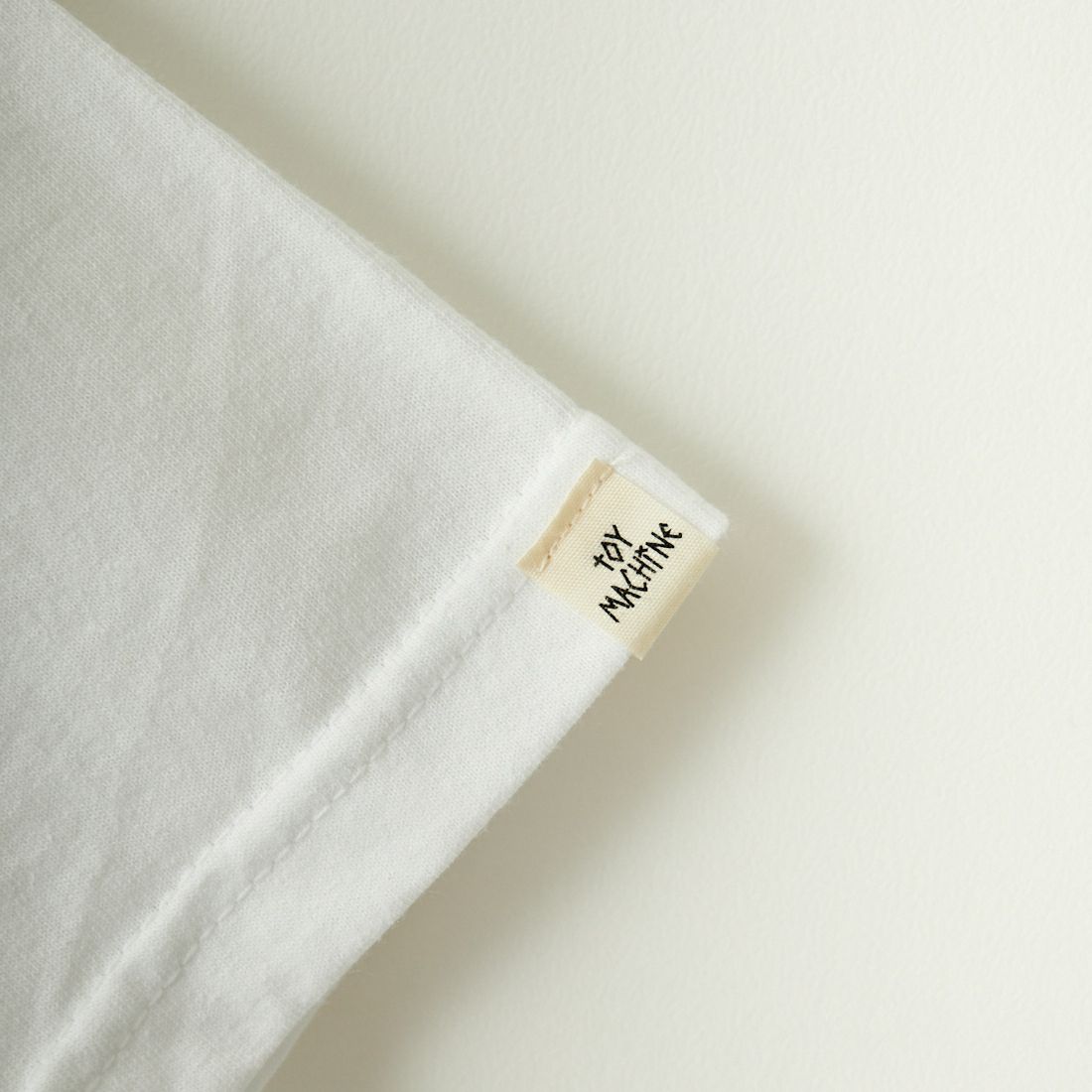 toy machine [トイマシーン] 3カラーフィストロゴ ショートスリーブTシャツ [TMSEST1] WHITE