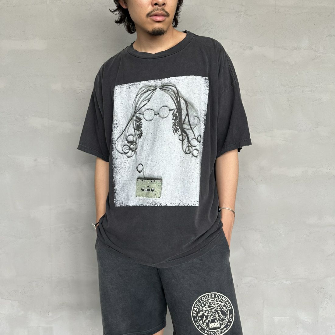 REMI RELIEF [レミレリーフ] 別注 ビッグプリントTシャツ JHON [RN26349315-JF]