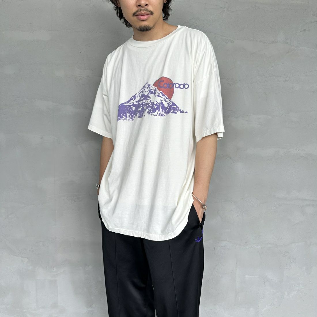 REMI RELIEF [レミレリーフ] 別注 ビッグプリントTシャツ COLORADO [RN26349316-JF] OFF WHITE &&モデル身長：173cm 着用サイズ：M&&