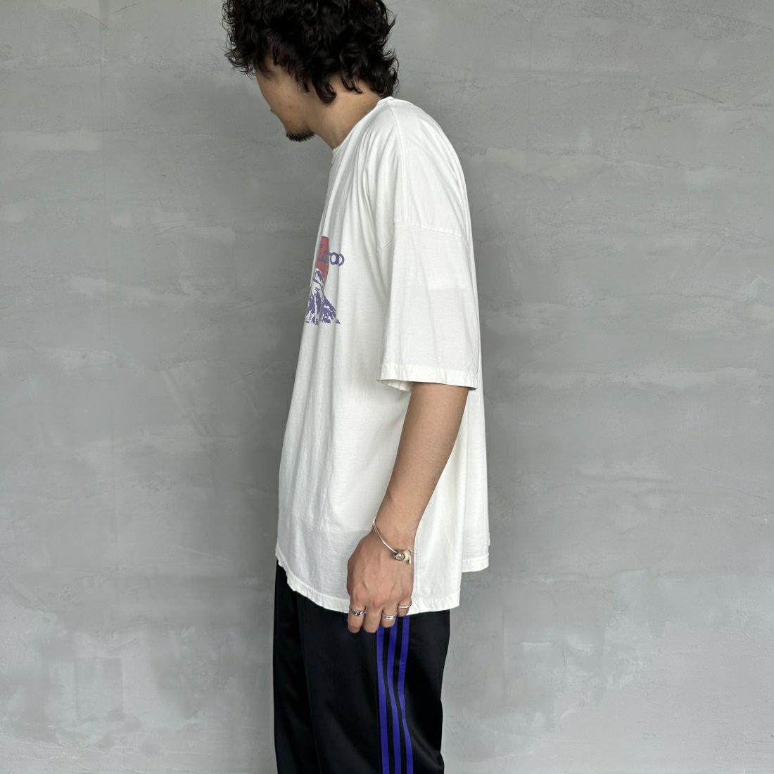 REMI RELIEF [レミレリーフ] 別注 ビッグプリントTシャツ COLORADO [RN26349316-JF] OFF WHITE &&モデル身長：173cm 着用サイズ：M&&