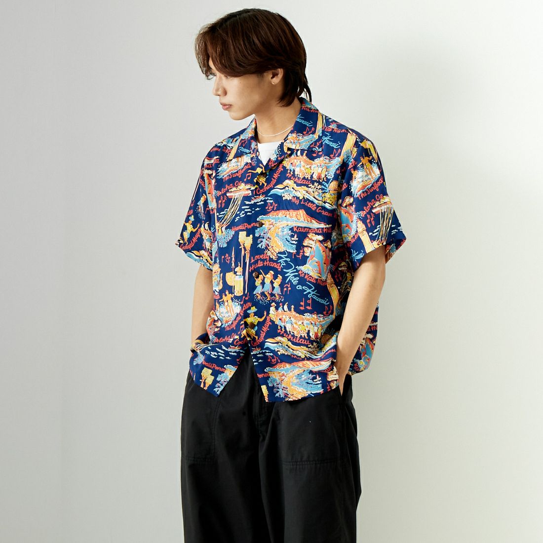 SUN SURF [サンサーフ] レーヨンハワイアンシャツ [SS39226] 128 NAVY &&モデル身長：179cm 着用サイズ：L&&