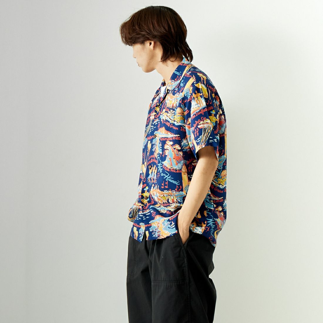 SUN SURF [サンサーフ] レーヨンハワイアンシャツ [SS39226] 128 NAVY &&モデル身長：179cm 着用サイズ：L&&