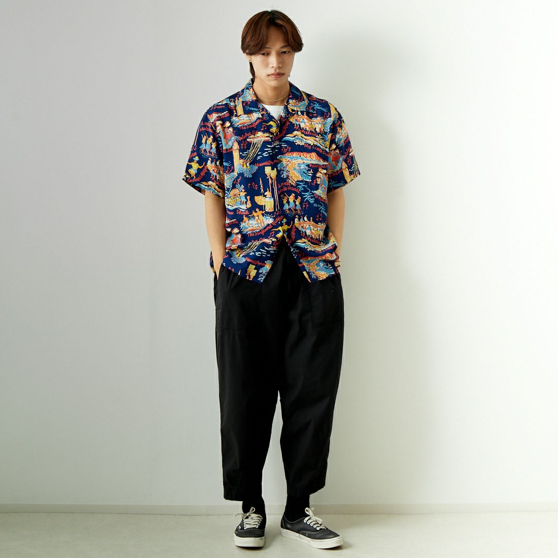 SUN SURF [サンサーフ] レーヨンハワイアンシャツ [SS39226] 128 NAVY &&モデル身長：179cm 着用サイズ：L&&