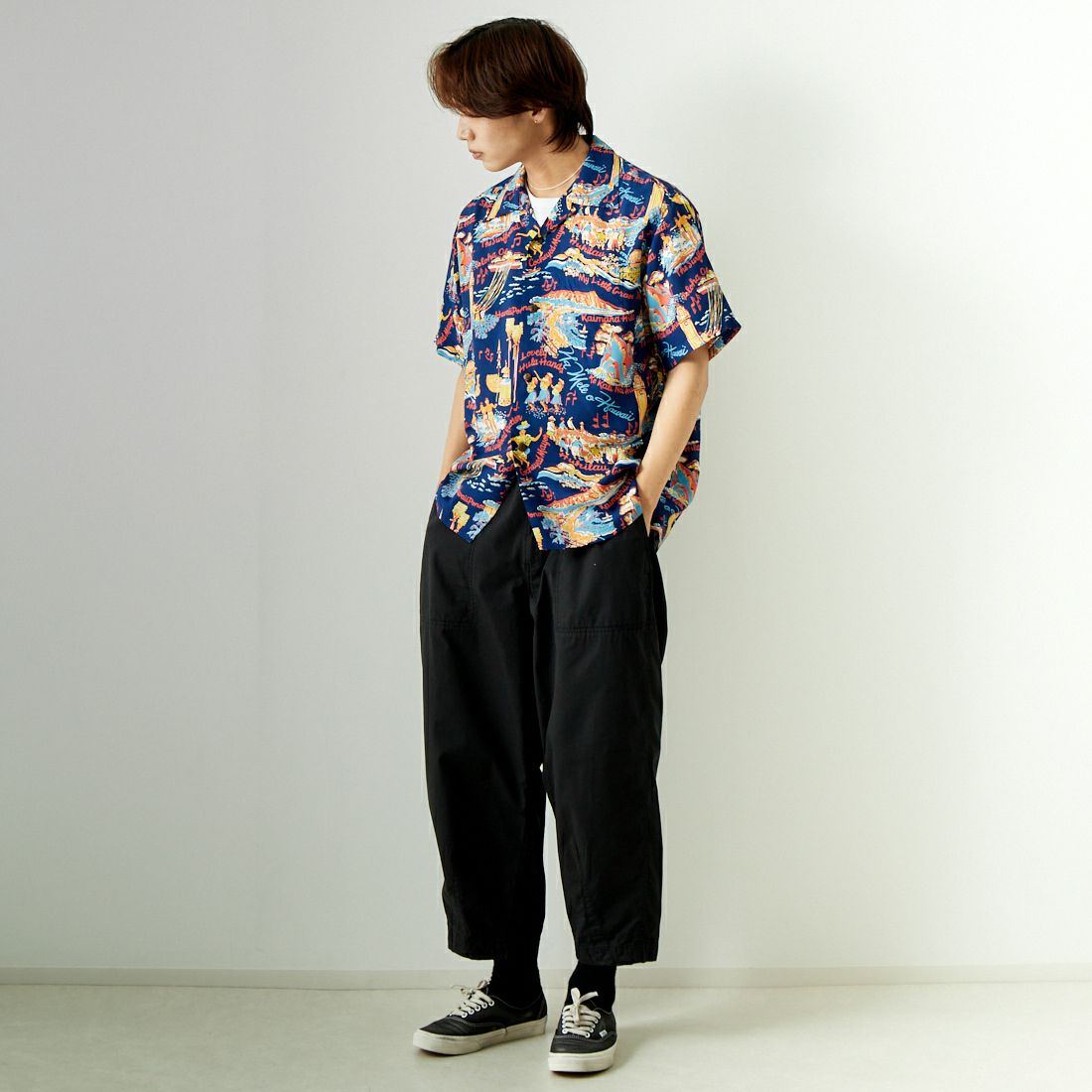 SUN SURF [サンサーフ] レーヨンハワイアンシャツ [SS39226] 128 NAVY &&モデル身長：179cm 着用サイズ：L&&