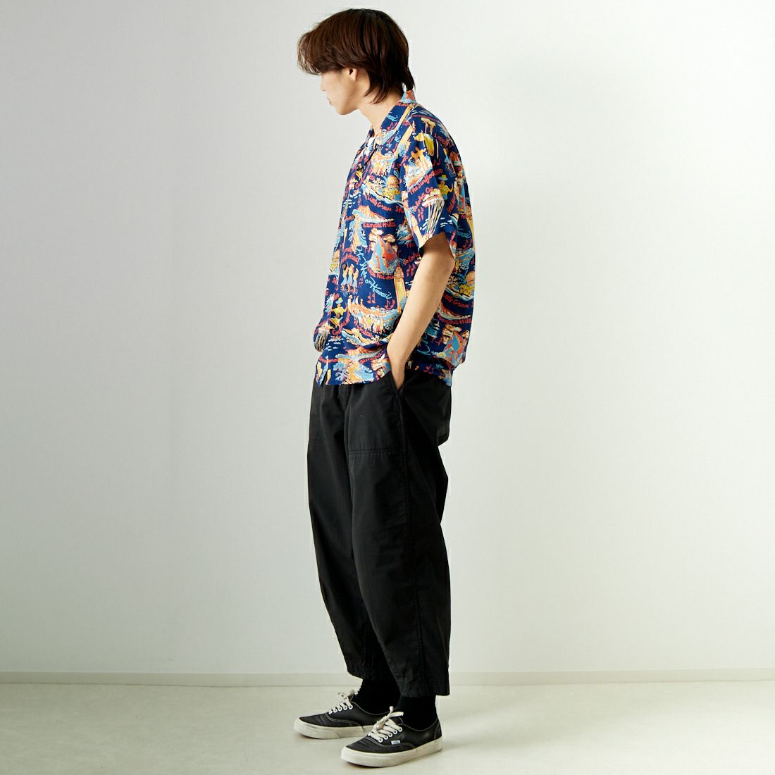 SUN SURF [サンサーフ] レーヨンハワイアンシャツ [SS39226] 128 NAVY &&モデル身長：179cm 着用サイズ：L&&