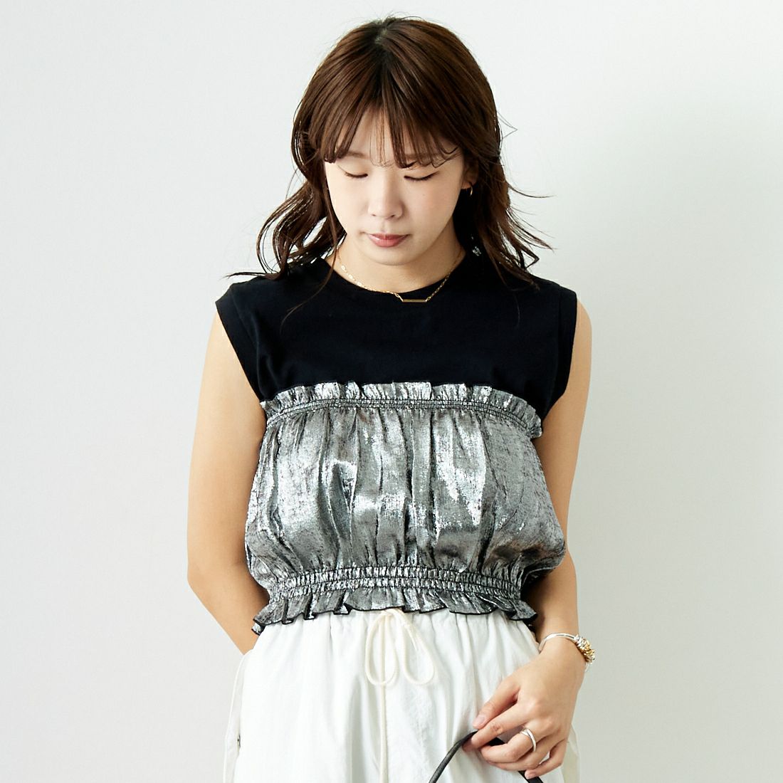 hwyl [ヒュイル] 箔シャーリングビスチェ [41288501] 77 ｼﾙﾊﾞｰ &&モデル身長：167cm 着用サイズ：2&&