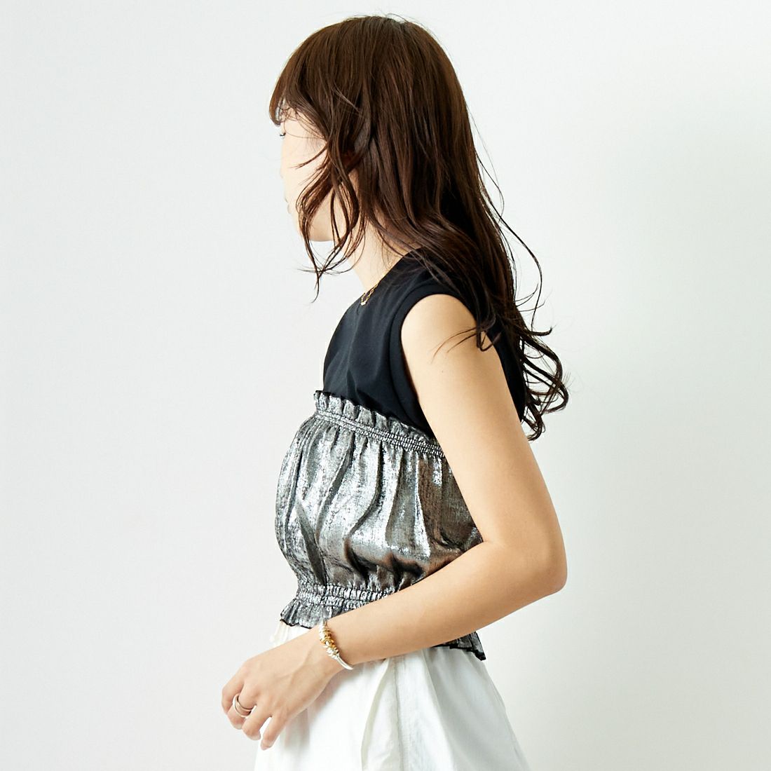 hwyl [ヒュイル] 箔シャーリングビスチェ [41288501] 77 ｼﾙﾊﾞｰ &&モデル身長：167cm 着用サイズ：2&&