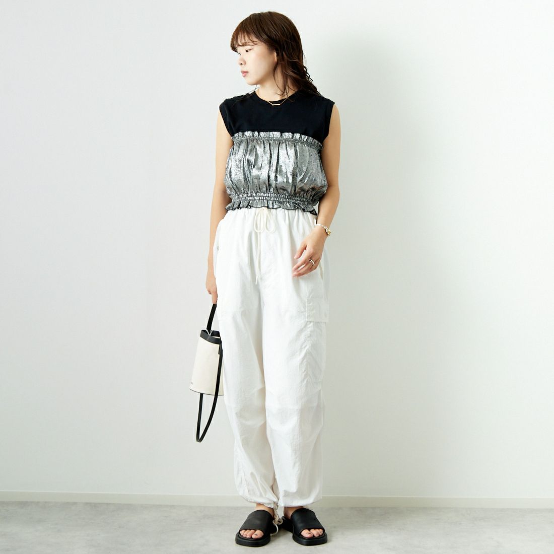 hwyl [ヒュイル] 箔シャーリングビスチェ [41288501] 77 ｼﾙﾊﾞｰ &&モデル身長：167cm 着用サイズ：2&&