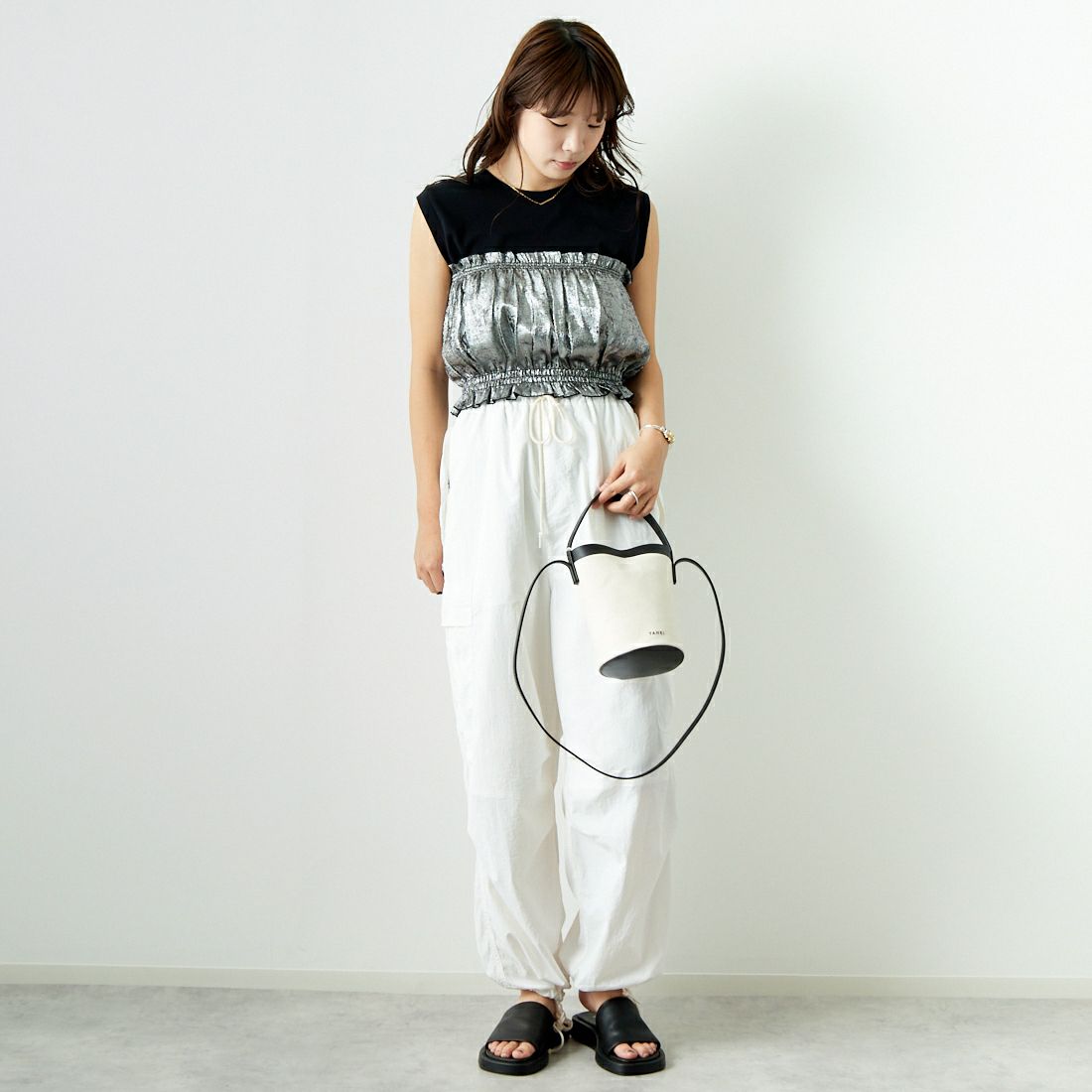 hwyl [ヒュイル] 箔シャーリングビスチェ [41288501] 77 ｼﾙﾊﾞｰ &&モデル身長：167cm 着用サイズ：2&&