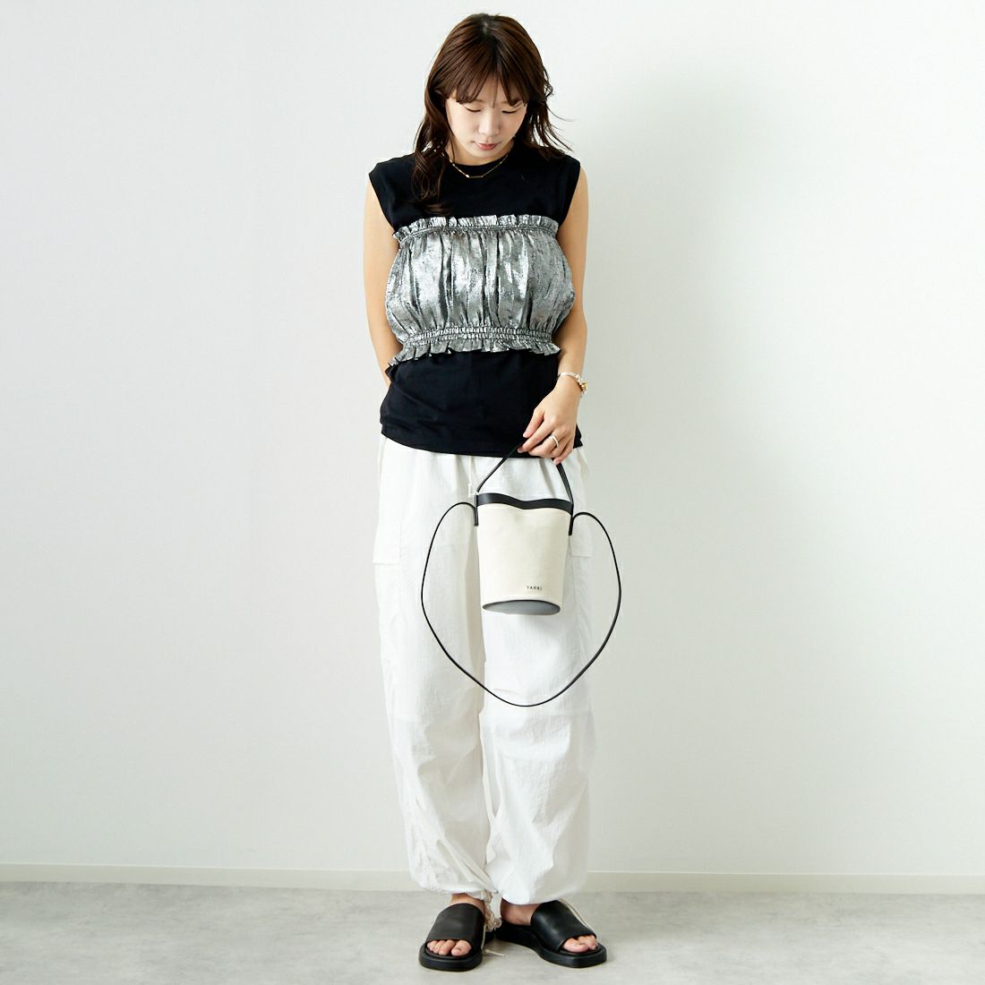 hwyl [ヒュイル] 箔シャーリングビスチェ [41288501] 77 ｼﾙﾊﾞｰ &&モデル身長：167cm 着用サイズ：2&&