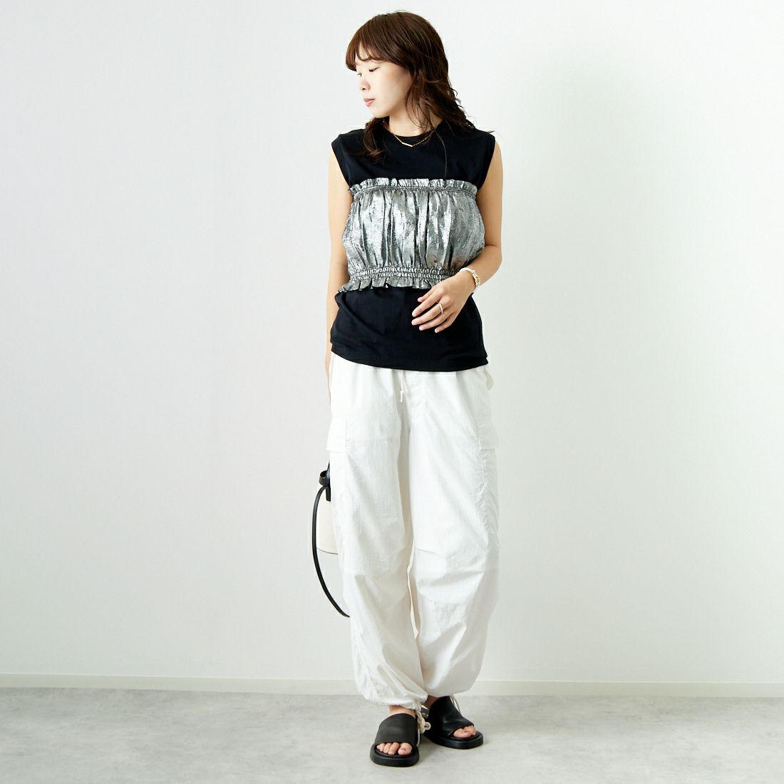 hwyl [ヒュイル] 箔シャーリングビスチェ [41288501] 77 ｼﾙﾊﾞｰ &&モデル身長：167cm 着用サイズ：2&&