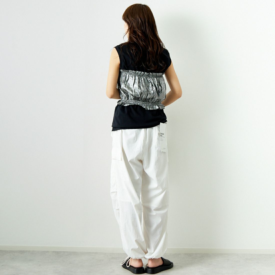 hwyl [ヒュイル] 箔シャーリングビスチェ [41288501] 77 ｼﾙﾊﾞｰ &&モデル身長：167cm 着用サイズ：2&&