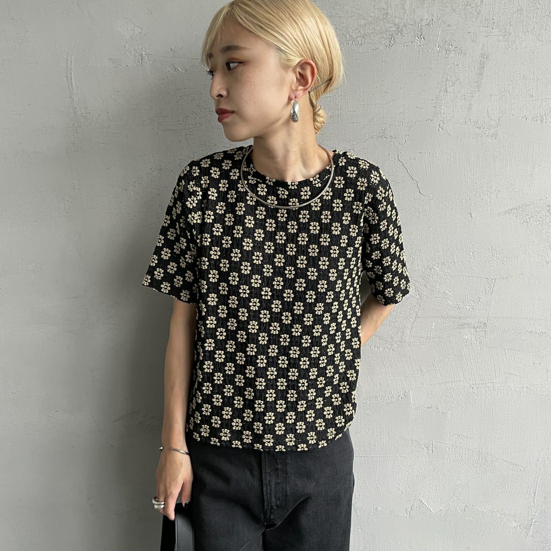 By/m [バイエム] 花柄ジャガードレースカットソー [24112101] 50 BLACK1 &&モデル身長：150cm 着用サイズ：F&&