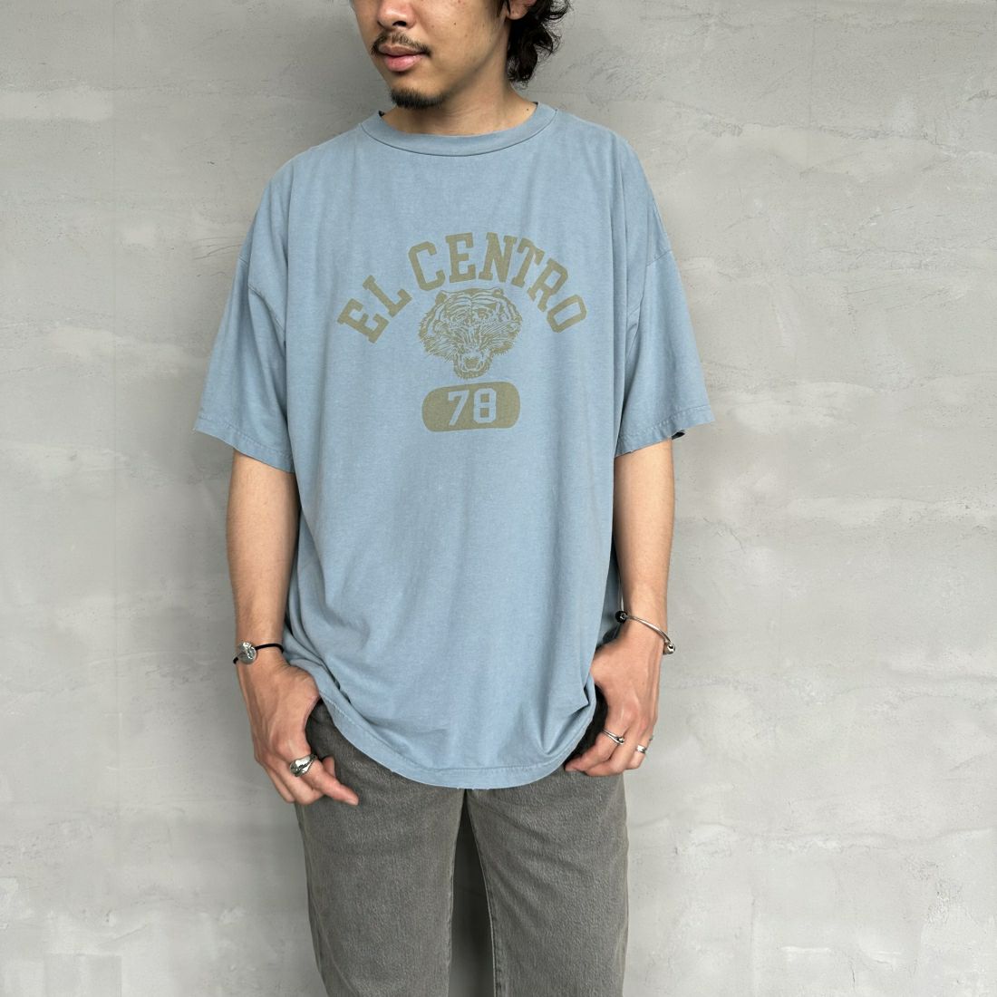 REMI RELIEF [レミレリーフ] 別注 ビッグプリントTシャツ ELCENTRO [RN26349331-JF] SAX &&モデル身長：173cm 着用サイズ：M&&
