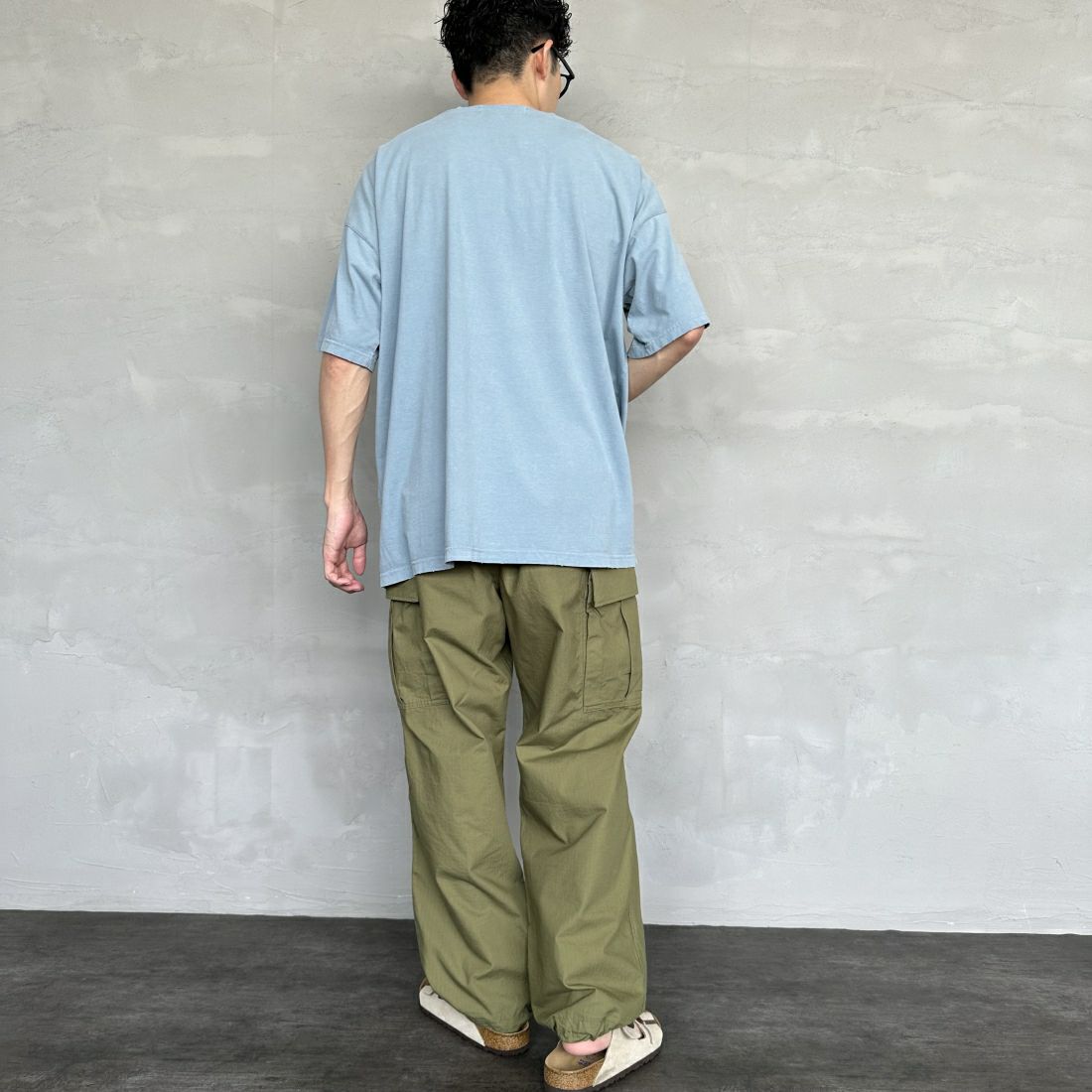 REMI RELIEF [レミレリーフ] 別注 ビッグプリントTシャツ FLOWER POWER CHILD [RN26349329-JF] SAX &&モデル身長：168cm 着用サイズ：M&&