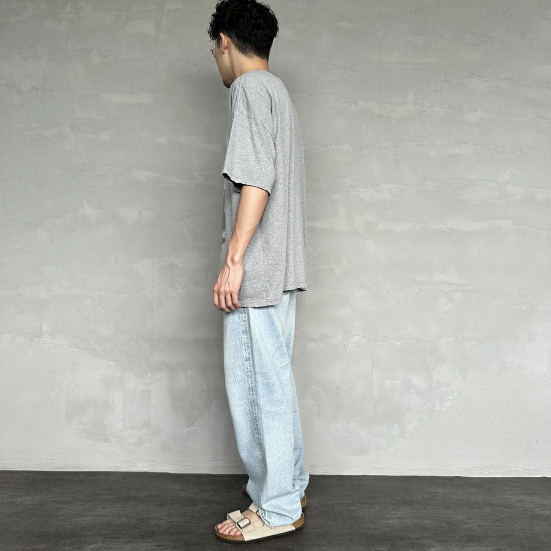 REMI RELIEF [レミレリーフ] 別注 ビッグプリントTシャツ FUCKIN HAVEN [RN26349333-JF] H.GRAY &&モデル身長：168cm 着用サイズ：M&&