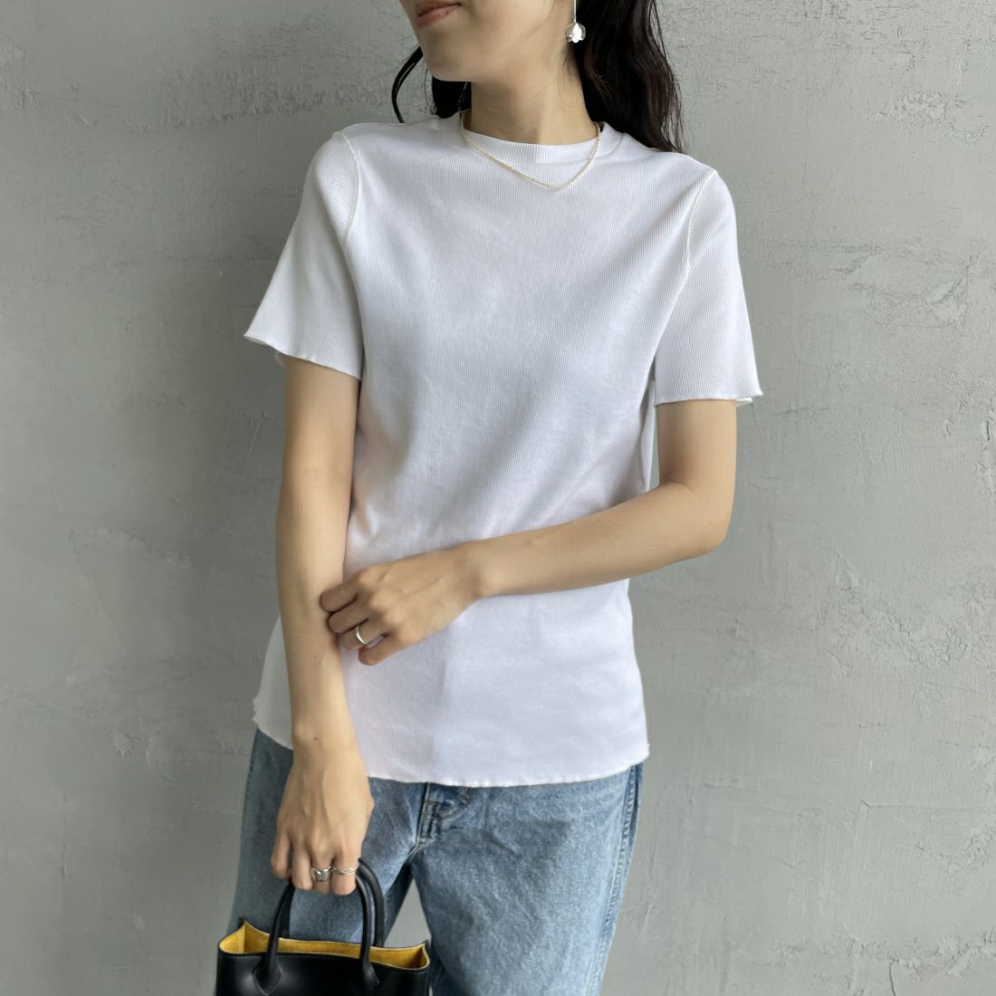THE SHINZONE [ザ シンゾーン] コンパクトリブTシャツ [24MMSCU06] 01 WHITE &&モデル身長：160cm 着用サイズ：F0&&