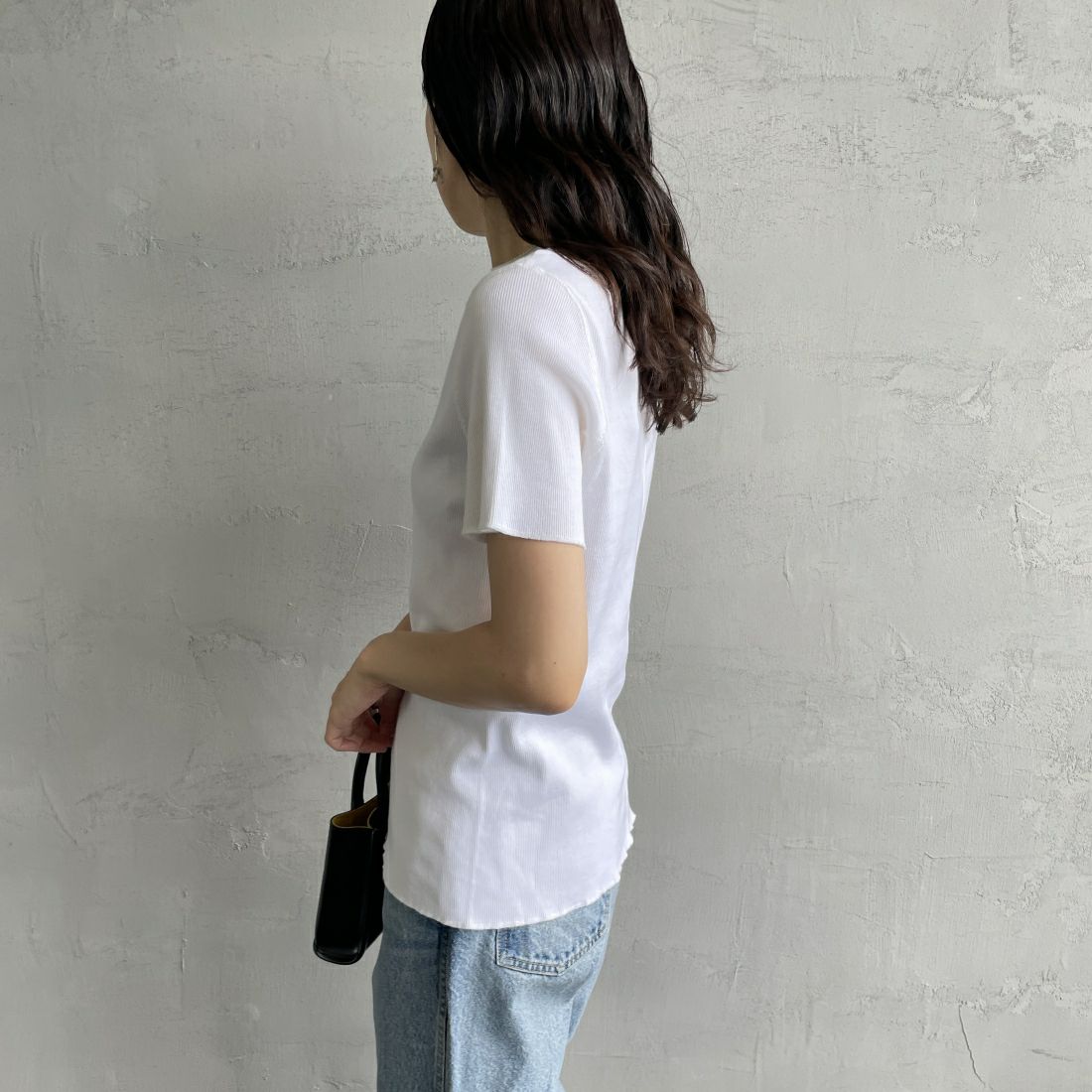 THE SHINZONE [ザ シンゾーン] コンパクトリブTシャツ [24MMSCU06] 01 WHITE &&モデル身長：160cm 着用サイズ：F0&&