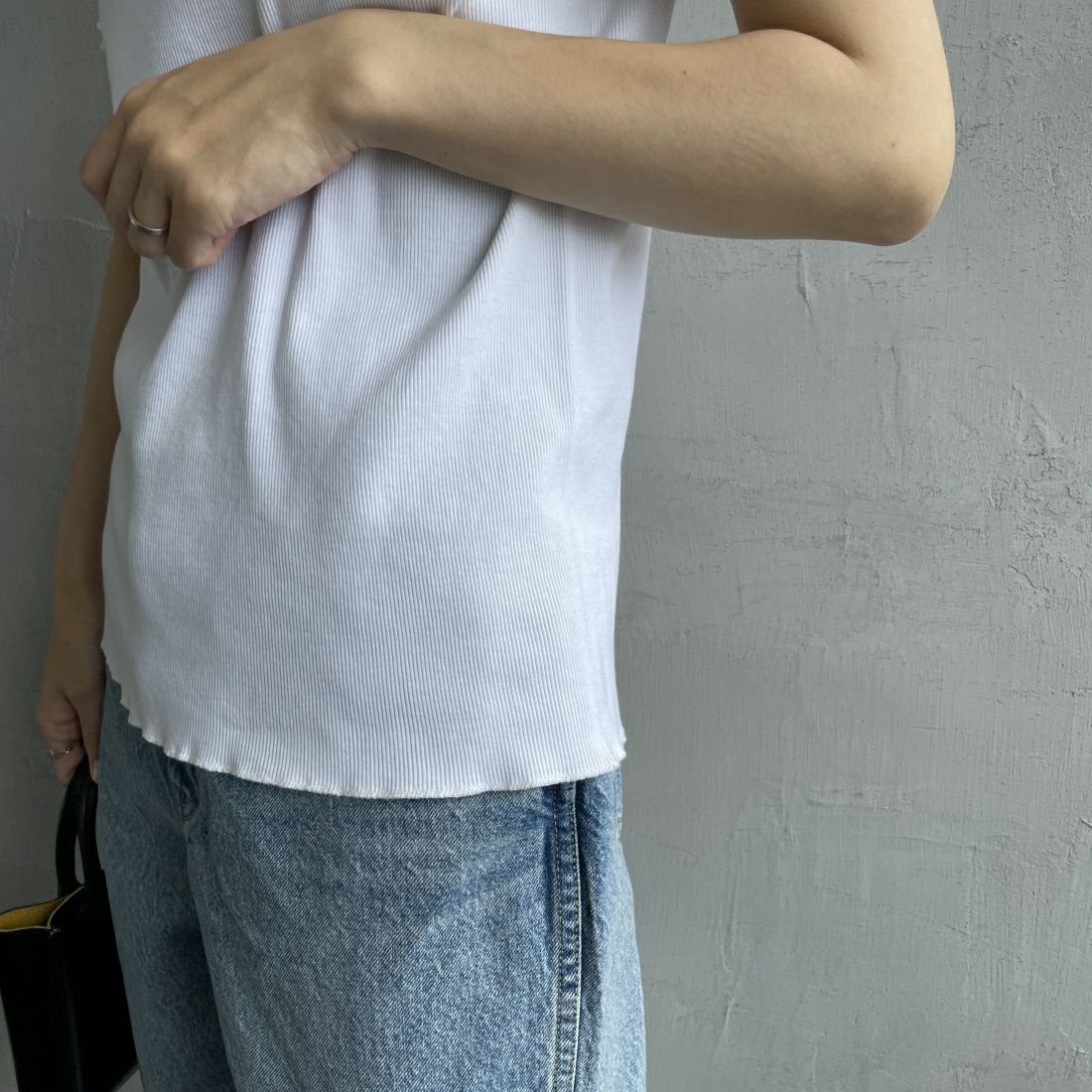 THE SHINZONE [ザ シンゾーン] コンパクトリブTシャツ [24MMSCU06] 01 WHITE &&モデル身長：160cm 着用サイズ：F0&&
