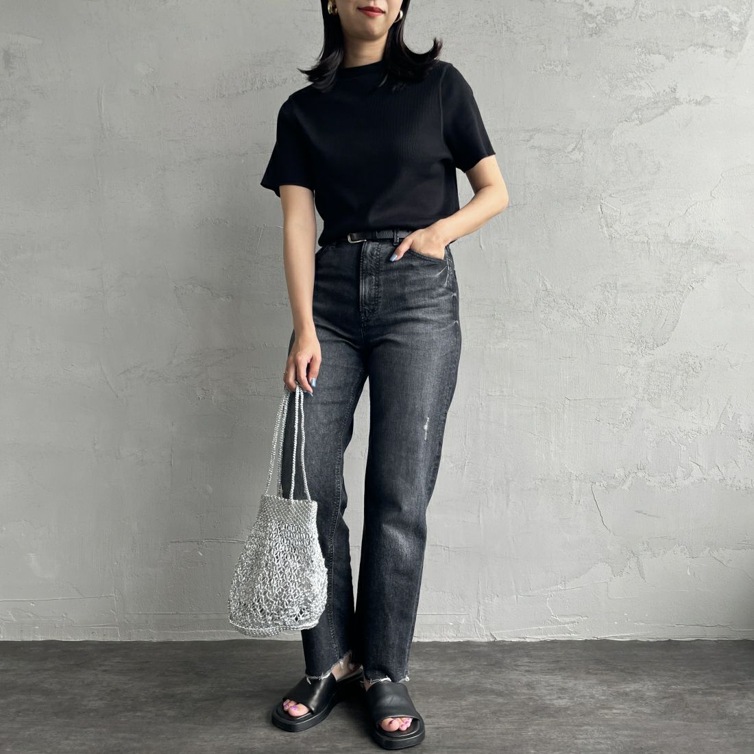 THE SHINZONE [ザ シンゾーン] コンパクトリブTシャツ [24MMSCU06] 07 BLACK &&モデル身長：163cm 着用サイズ：F0&&
