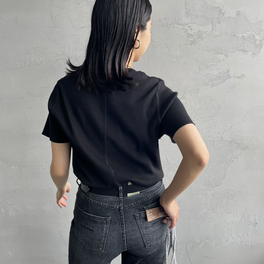 THE SHINZONE [ザ シンゾーン] コンパクトリブTシャツ [24MMSCU06] 07 BLACK &&モデル身長：163cm 着用サイズ：F0&&