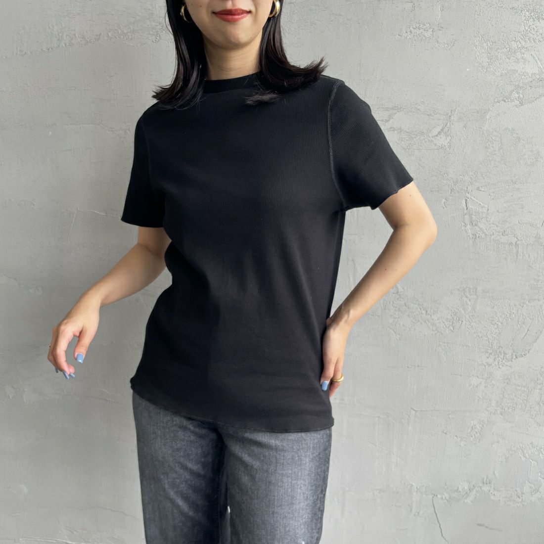 THE SHINZONE [ザ シンゾーン] コンパクトリブTシャツ [24MMSCU06] 07 BLACK &&モデル身長：163cm 着用サイズ：F0&&