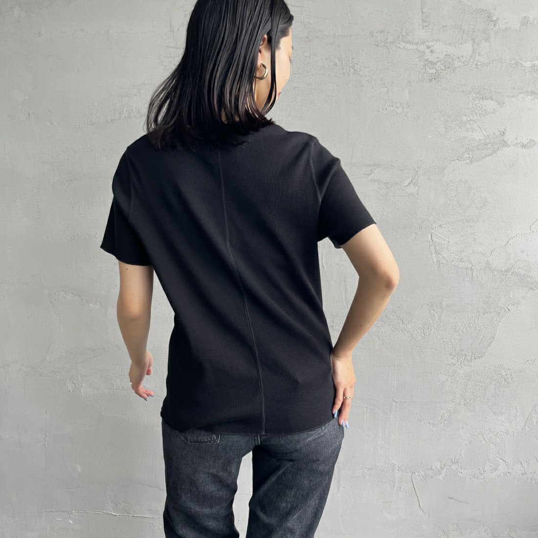THE SHINZONE [ザ シンゾーン] コンパクトリブTシャツ [24MMSCU06] 07 BLACK &&モデル身長：163cm 着用サイズ：F0&&