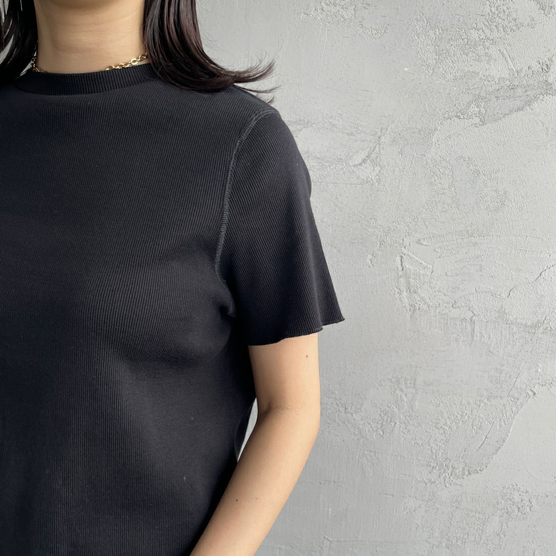 THE SHINZONE [ザ シンゾーン] コンパクトリブTシャツ [24MMSCU06] 07 BLACK &&モデル身長：163cm 着用サイズ：F0&&