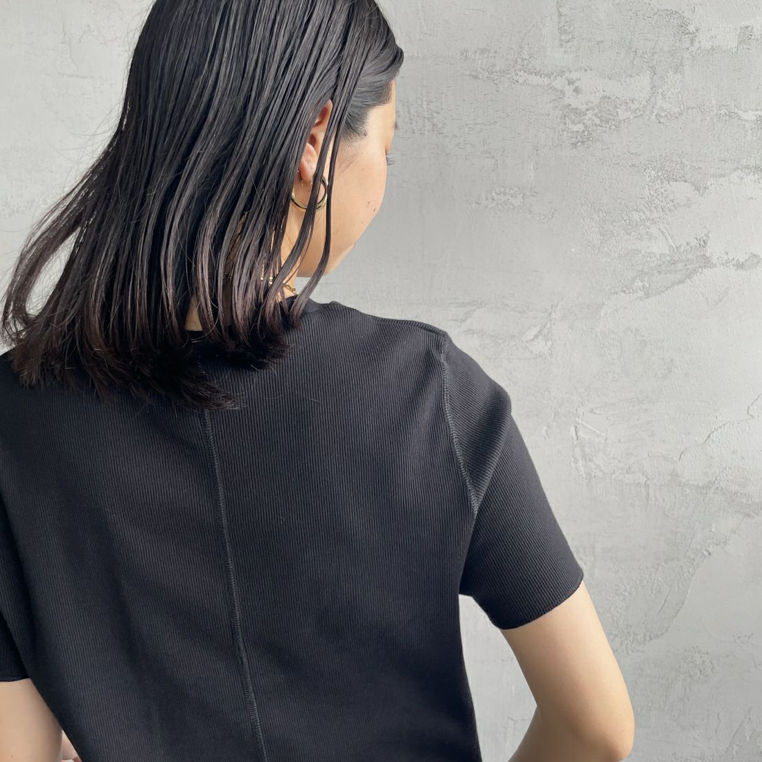 THE SHINZONE [ザ シンゾーン] コンパクトリブTシャツ [24MMSCU06] 07 BLACK &&モデル身長：163cm 着用サイズ：F0&&