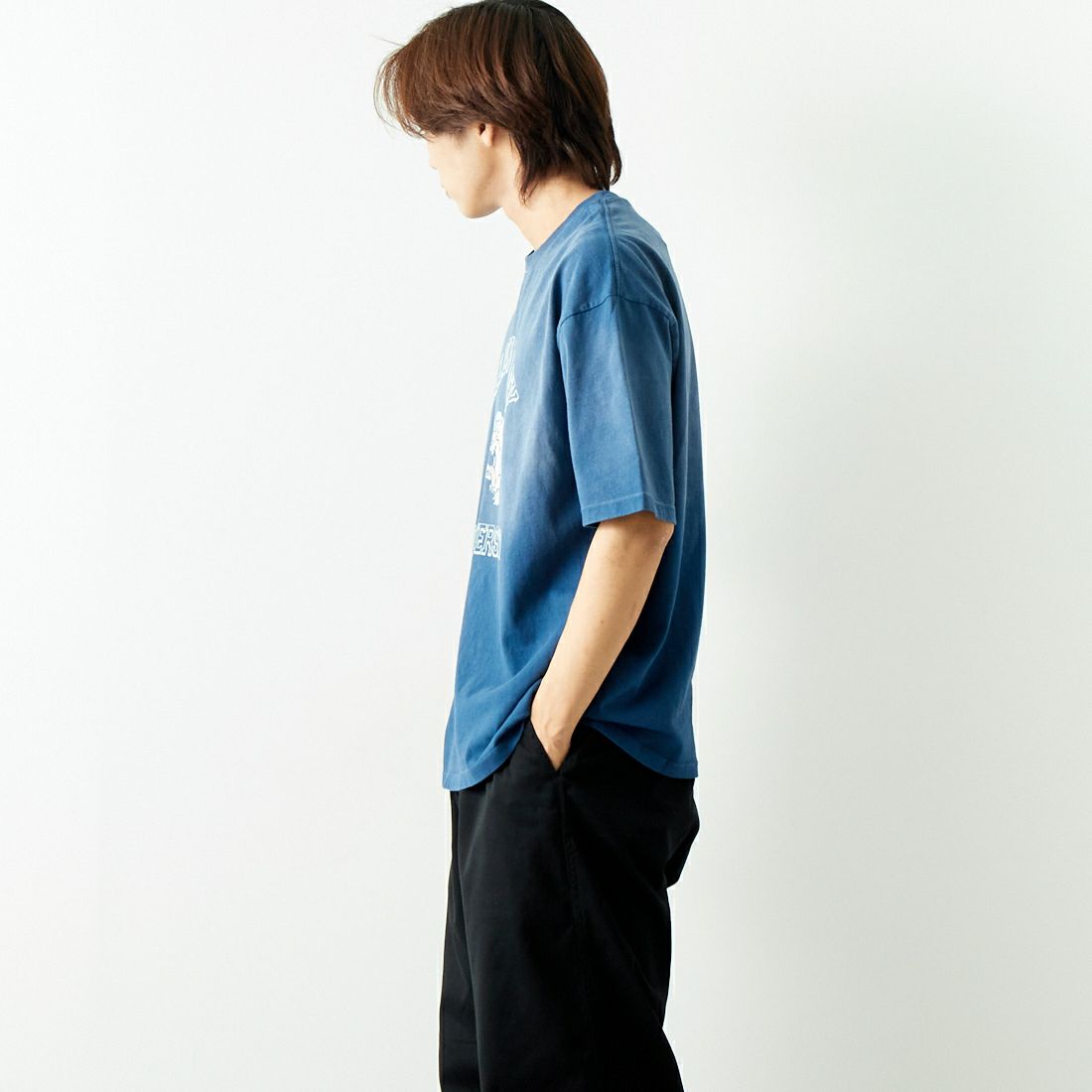 SCREEN STARS [スクリーンスターズ] 別注 サンフェードヴィンテージTシャツ [2422-420IN-JF] NAVY BULLD &&モデル身長：179cm 着用サイズ：L&&