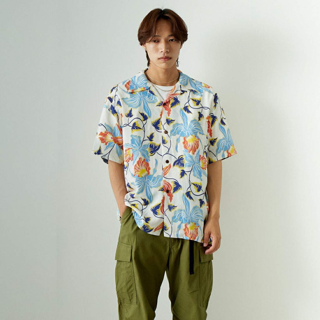 SUN SURF [サンサーフ] レーヨンハワイアンシャツ [SS39217] 105 OFF WH &&モデル身長：179cm 着用サイズ：XL&&