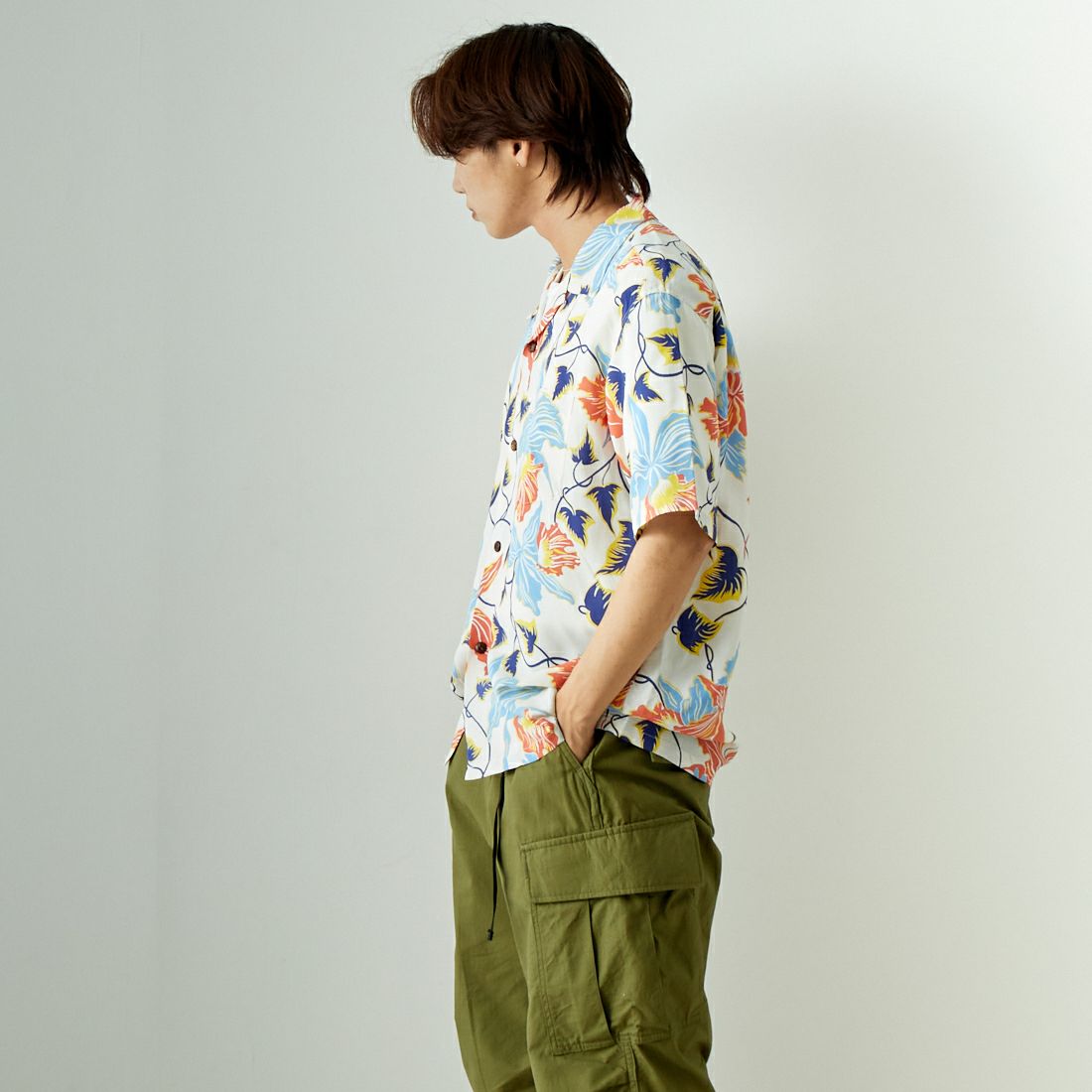 SUN SURF [サンサーフ] レーヨンハワイアンシャツ [SS39217] 105 OFF WH &&モデル身長：179cm 着用サイズ：XL&&