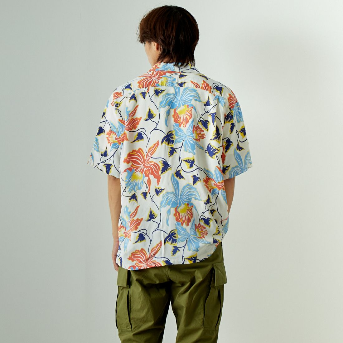 SUN SURF [サンサーフ] レーヨンハワイアンシャツ [SS39217] 105 OFF WH &&モデル身長：179cm 着用サイズ：XL&&