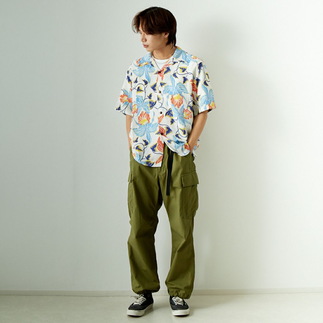 SUN SURF [サンサーフ] レーヨンハワイアンシャツ [SS39217] 105 OFF WH &&モデル身長：179cm 着用サイズ：XL&&