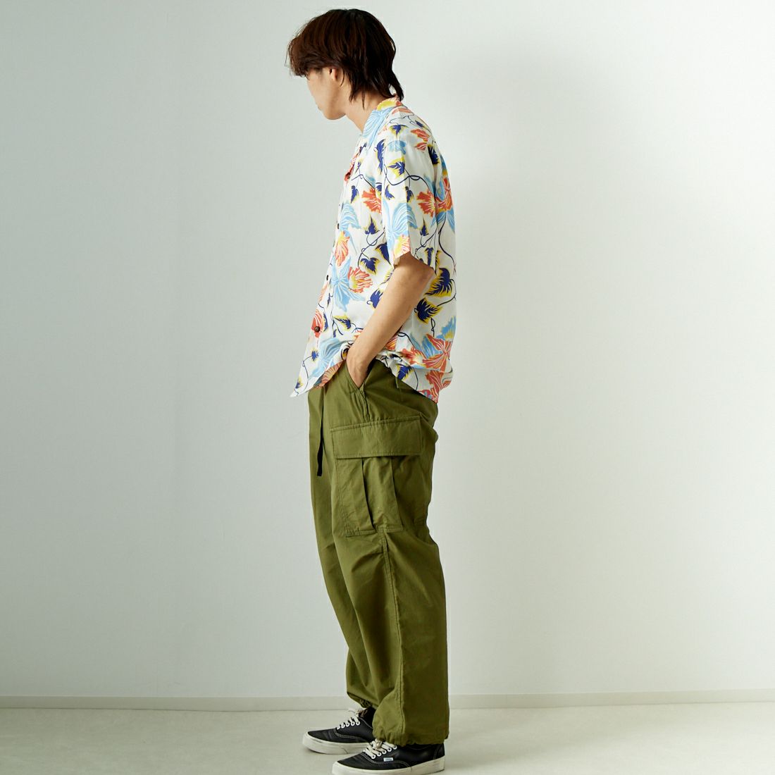 SUN SURF [サンサーフ] レーヨンハワイアンシャツ [SS39217] 105 OFF WH &&モデル身長：179cm 着用サイズ：XL&&