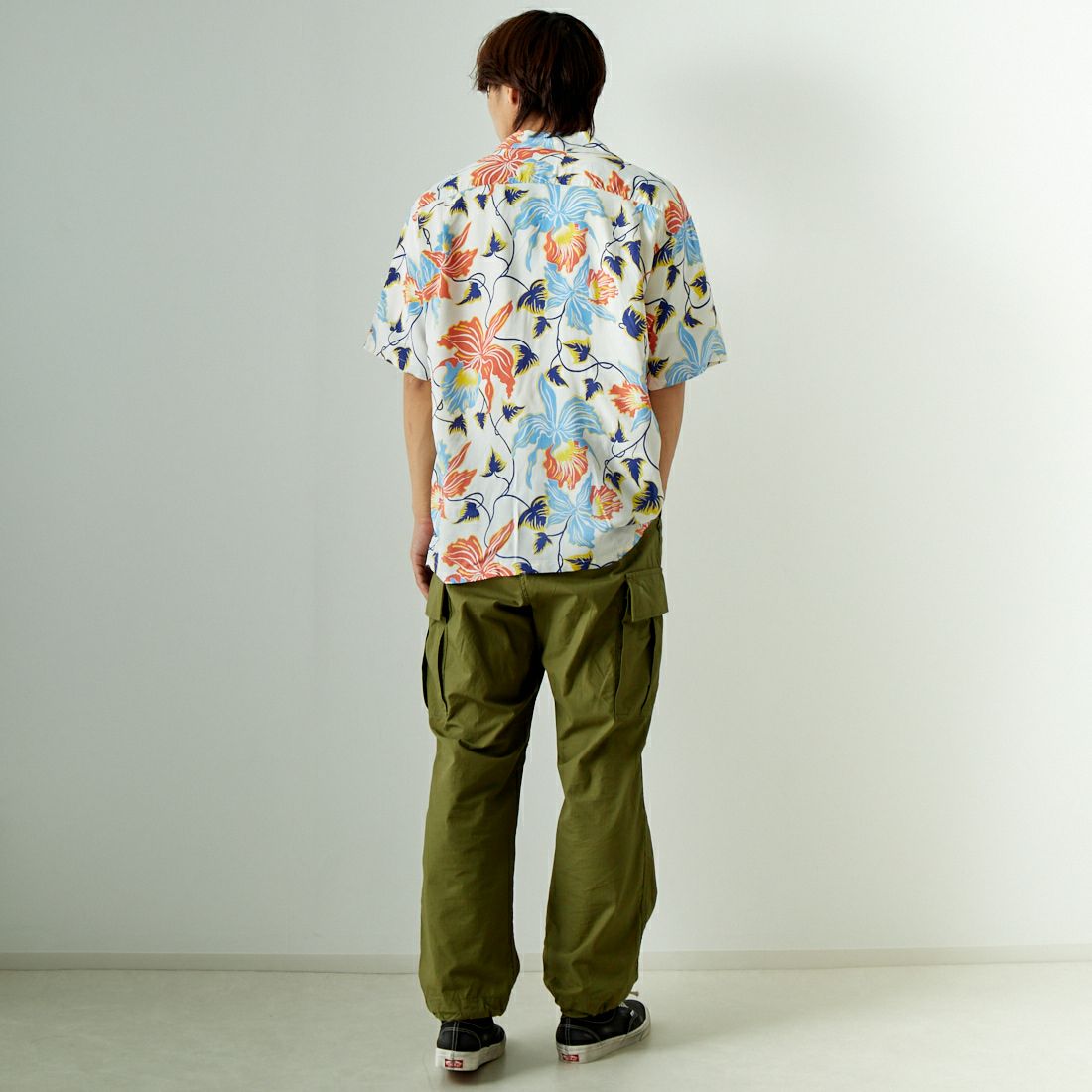 SUN SURF [サンサーフ] レーヨンハワイアンシャツ [SS39217] 105 OFF WH &&モデル身長：179cm 着用サイズ：XL&&