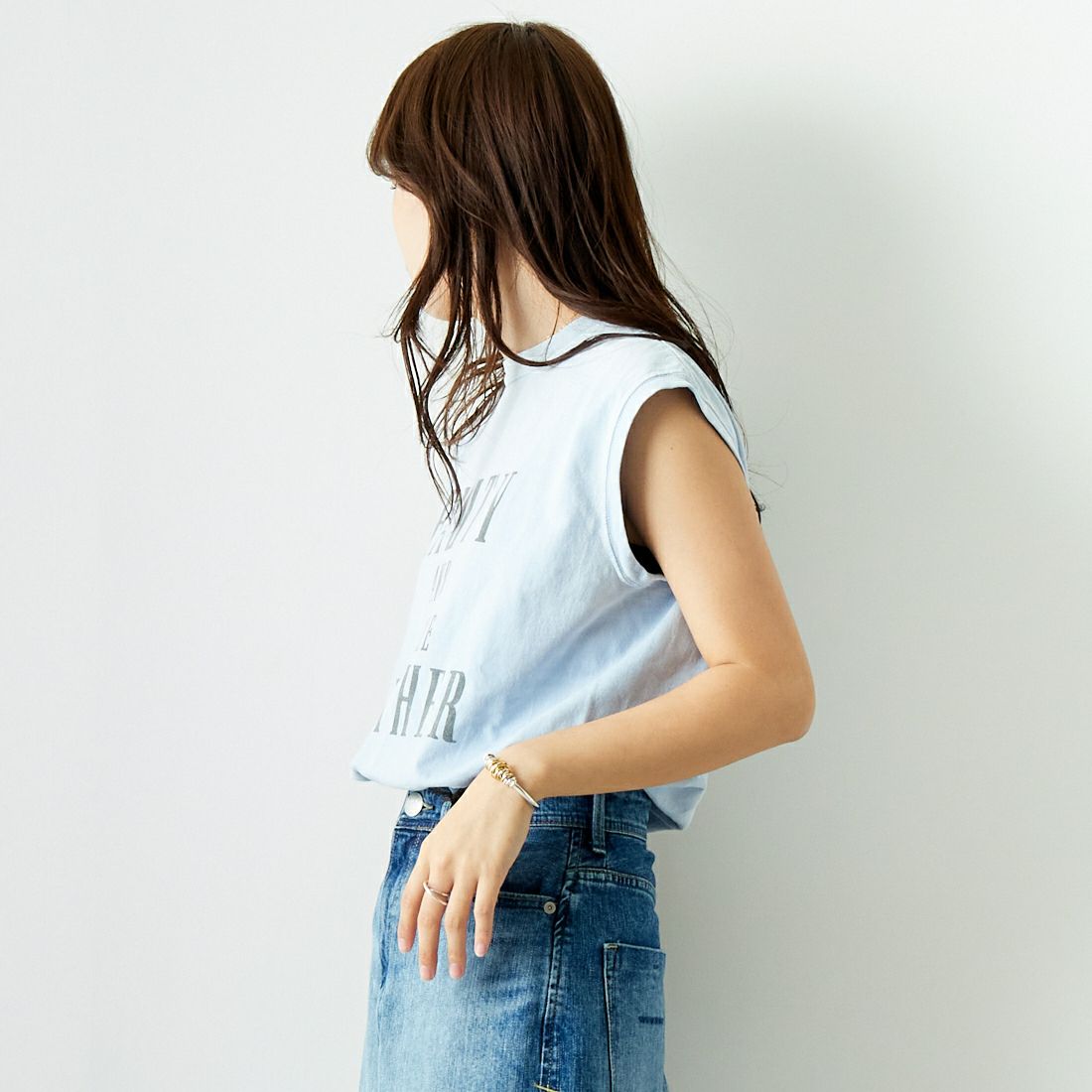 REMI RELIEF [レミレリーフ] NEW加工丸胴天竺ノースリーブTシャツ [RN26349101] SAX &&モデル身長：167cm 着用サイズ：S&&